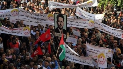 صفاقس : الاف العمال يحتجون ضد قرار تجميد الأجور