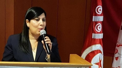 القصرين: طرد عبير موسي ورشقها بالبيض 