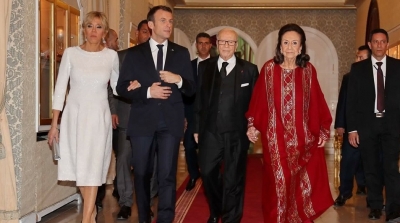 Fashion police : Brigitte Macron choi­sit une tenue en hommage à Azze­dine Alaïa