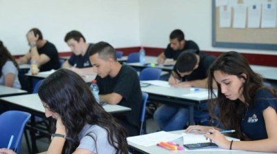 التلاميذ يرفضون استئناف الدروس و يحتجون 