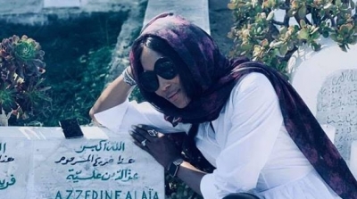 Sidi Bousaid : Naomi Campbell se recueille sur la tombe d’Azzedine Alaïa ( photos)