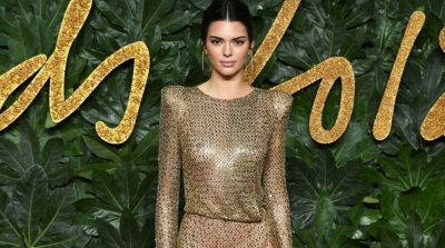 Kendall Jenner quasi nue lors du British Fashion Awards 