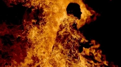 القصرين : مصور صحفي بقناة تلفزية يضرم النار في جسده