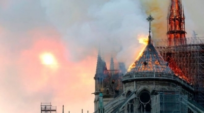 La cathédrale Notre-Dame de Paris en feu