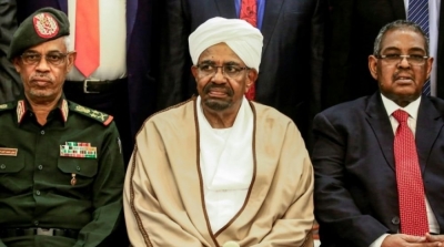 Soudan: arrivée au tribunal du président déchu Omar-el-Béchir, jugé pour corruption