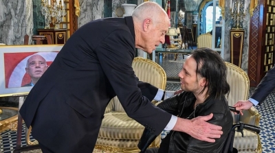 Kais Saied reçoit le jeune peintre tunisien Achraf Nemri