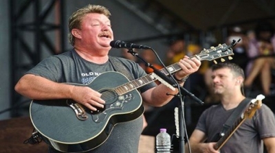 وفاة المغني الأميركي جو ديفي بسبب كورونا