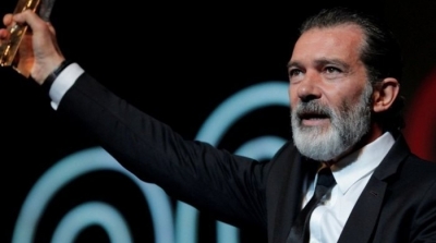 أنطونيو بانديراس يعلن اصابته بكورونا 