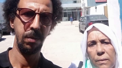 لطيفة القفصي و مراد بن نافلة أمام مقر التاسعة يطالبون بأجورهم 