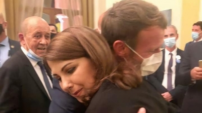 الرئيس الفرنسي يعانق ماجدة الرومي : ستكونون بخير