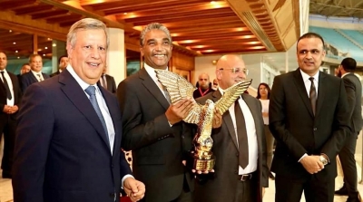 L’Espérance reçoit le nouveau trophée du championnat (Photos)