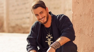 سعد لمجرد يستعد لتقديم الأذان بصوته