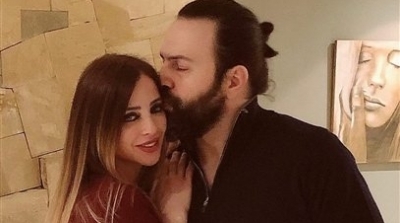 بعد شائعات الانفصال..وفاء الكيلاني تحتفل بعيد ميلاد تيم حسن بقبلة رومانسية (صور)