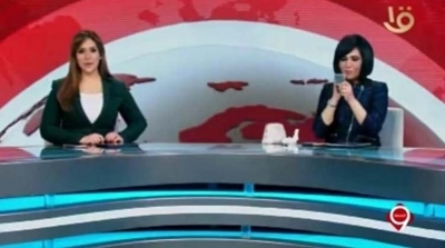 إيقاف مقدمة أخبار وضعت أحمر شفاه على المباشر