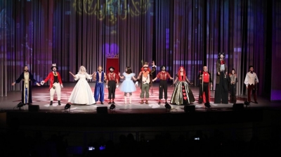 بحضور جمهور غفير : العرض قبل الأول للكوميديا الموسيقية 'أليس'