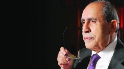 وفاة الشاعر الفلسطيني عز الدين المناصرة جراء فيروس كورونا 