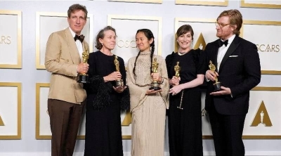 'نومادلاند' يفوز بجائزة 'أوسكار' 2021 كأفضل فيلم