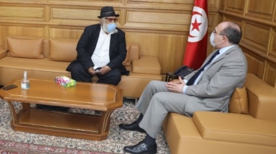 بعد تداول صورته يبيع في الملسوقة..وزير الثقافة يستقبل حمزة بن داود