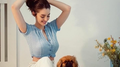 أحلام الفقيه تعرض مكافأة مالية لمن يعثر على كلبتها