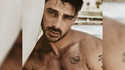 بطل فيلم 365 يعلن مثليته الجنسية ويشارك صُورة حميمية مع حبيبه