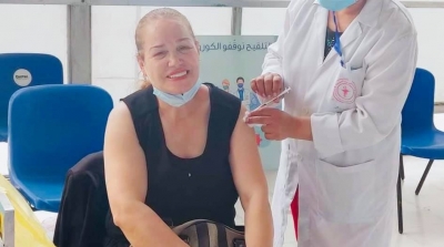 دليلة المفتاحي تتلقّى الجرعة الاولى من اللقاح المضاد لفيروس كورونا