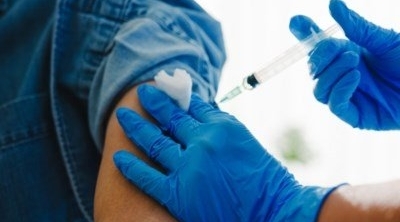 OMS : 'Le virus circule plus vite que la distribution des vaccins'