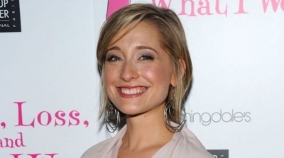 السجن للممثلة أليسون ماك بسبب علاقتها بجماعة ''استعباد جنسي''