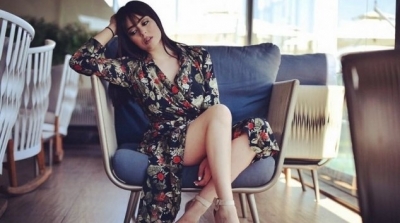 عائشة عطية تهاجم عزة سليماني و تنعتها بعبارات لا أخلاقية 