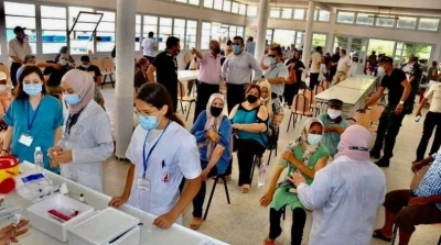 سفيان سفطة يغني في مركز التلقيح المنزه (فيديو)