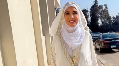 الراقصة دينا توضح سبب ظهورها بالحجاب