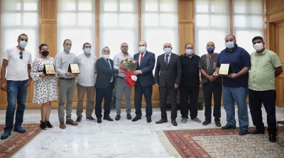 وزير الثقافة يكرم فريق ذئاب منفردة (صور)