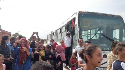 النفضية : أهالي منطقة أولاد بالهادي يستقبلون الحافلة المدرسية بالزغاريد