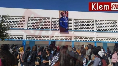 كادوريم يثير الجدل بصورته داخل معهد بالقيروان (صورة)